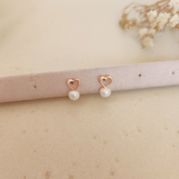 Aretes Corazon Calado Perla - Colección Acero